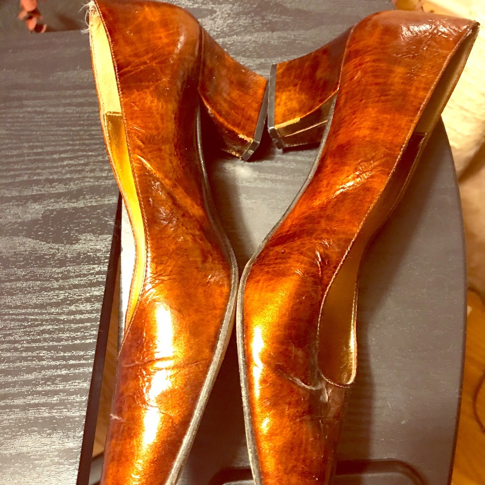 Timothy Hitsman Golden brown pumps